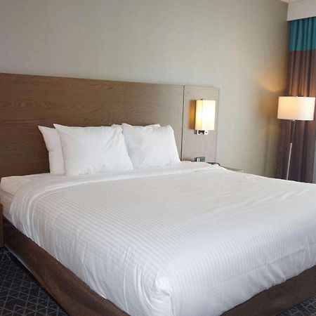 Park Inn By Radisson Brampton, On Екстериор снимка