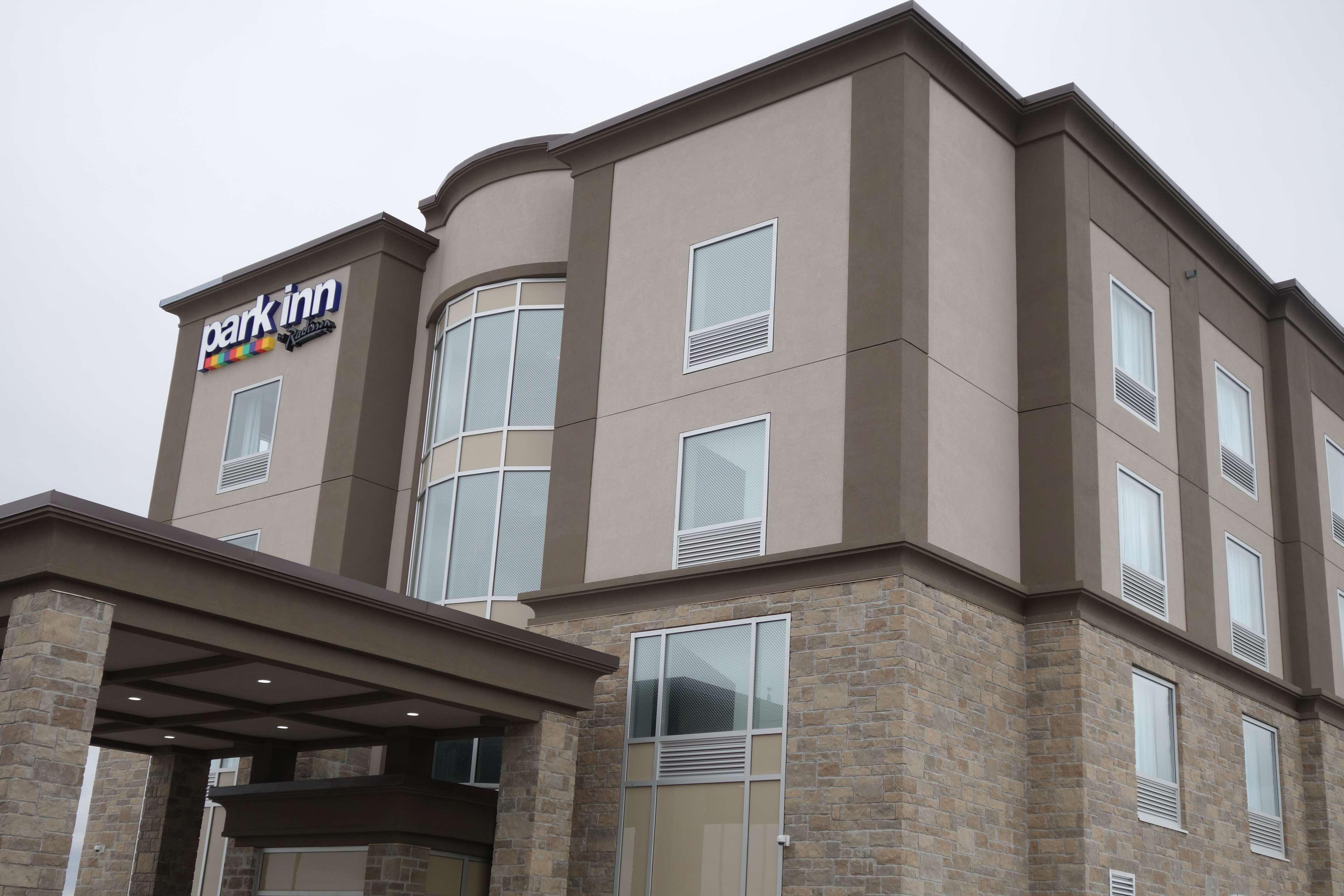Park Inn By Radisson Brampton, On Екстериор снимка