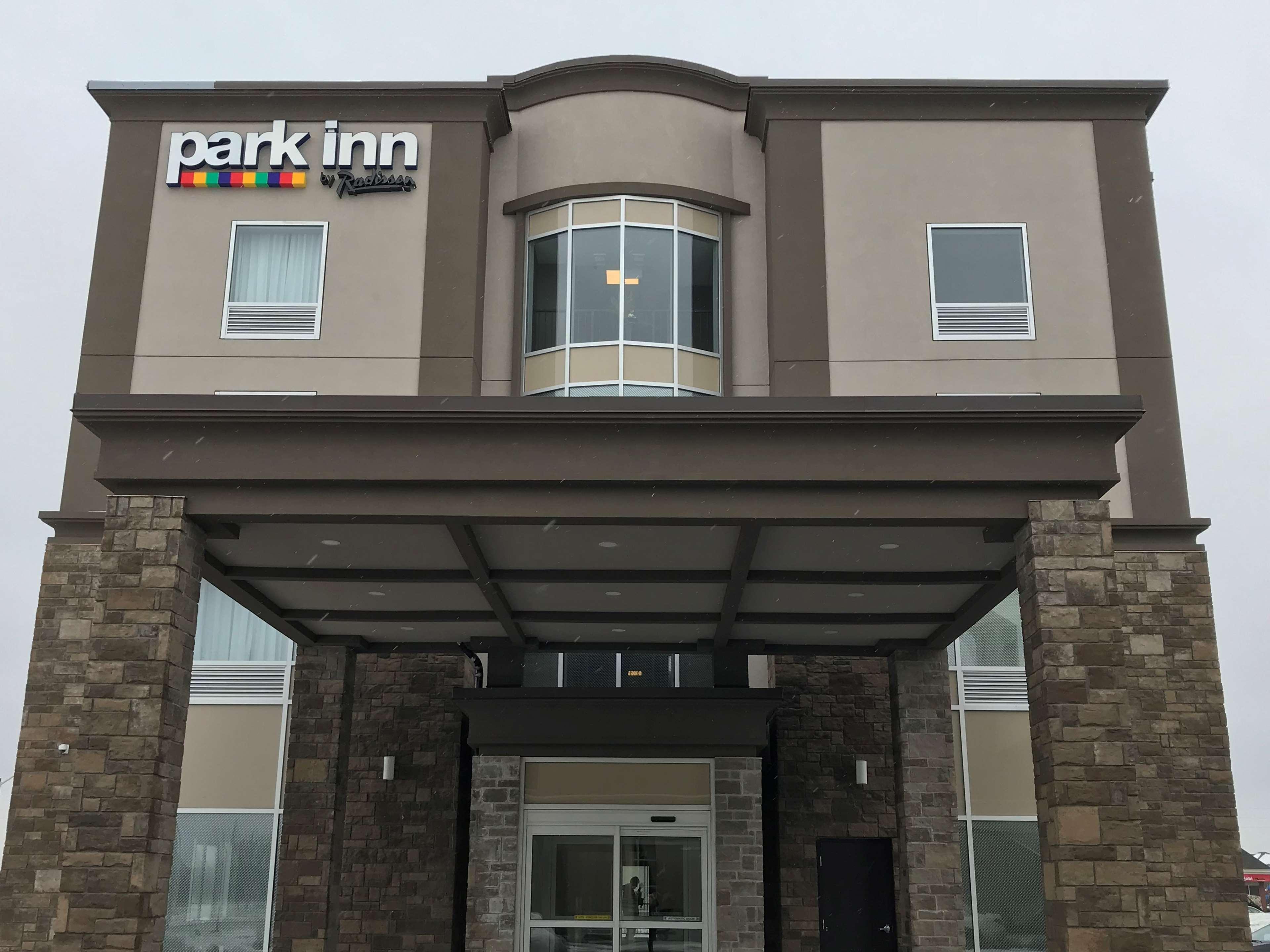 Park Inn By Radisson Brampton, On Екстериор снимка