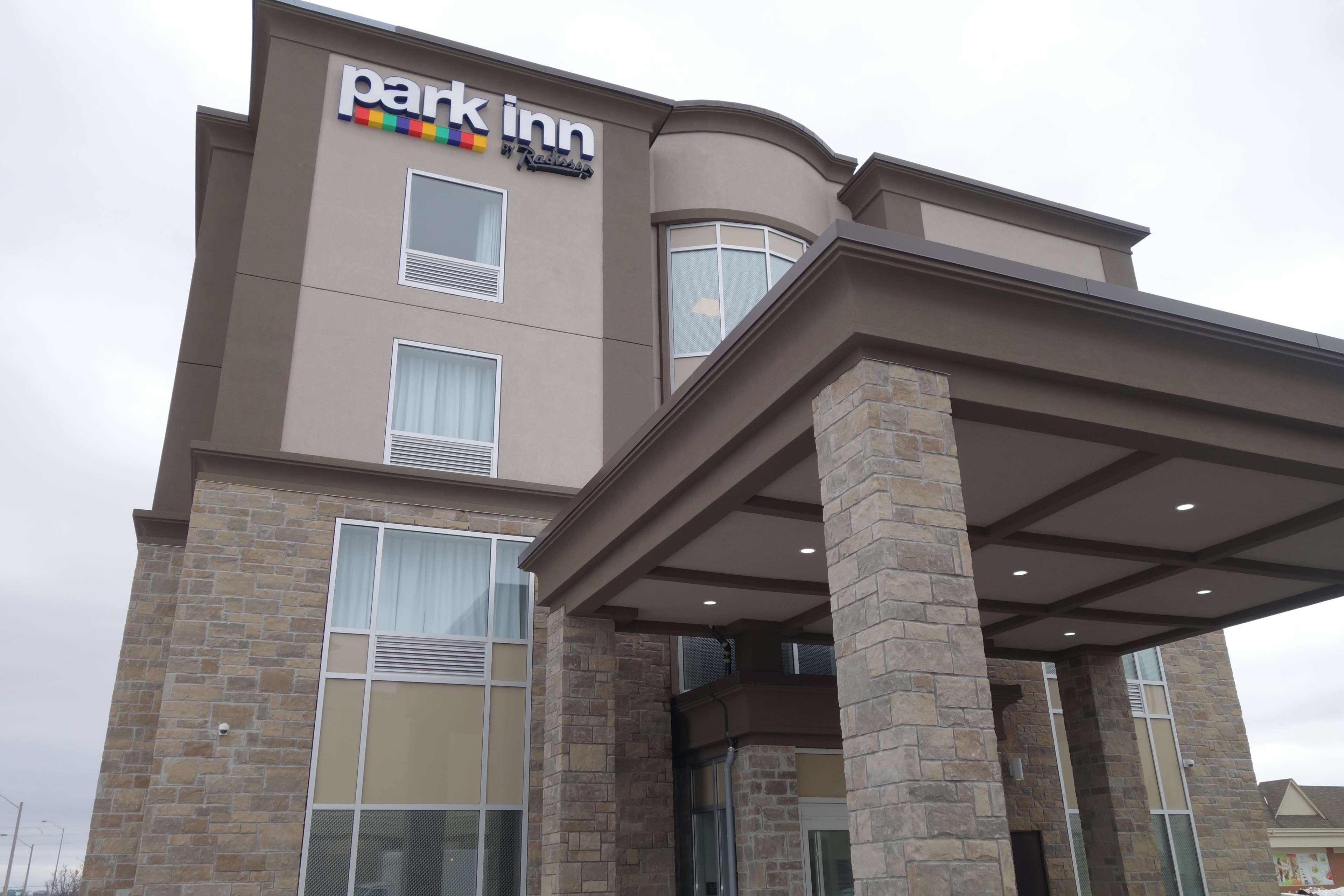 Park Inn By Radisson Brampton, On Екстериор снимка