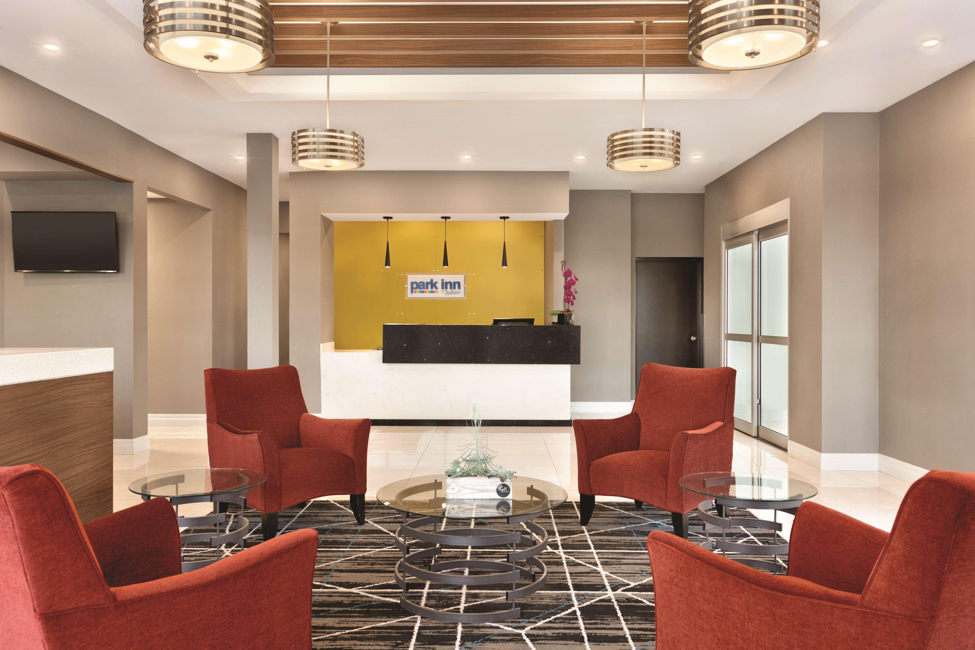 Park Inn By Radisson Brampton, On Екстериор снимка