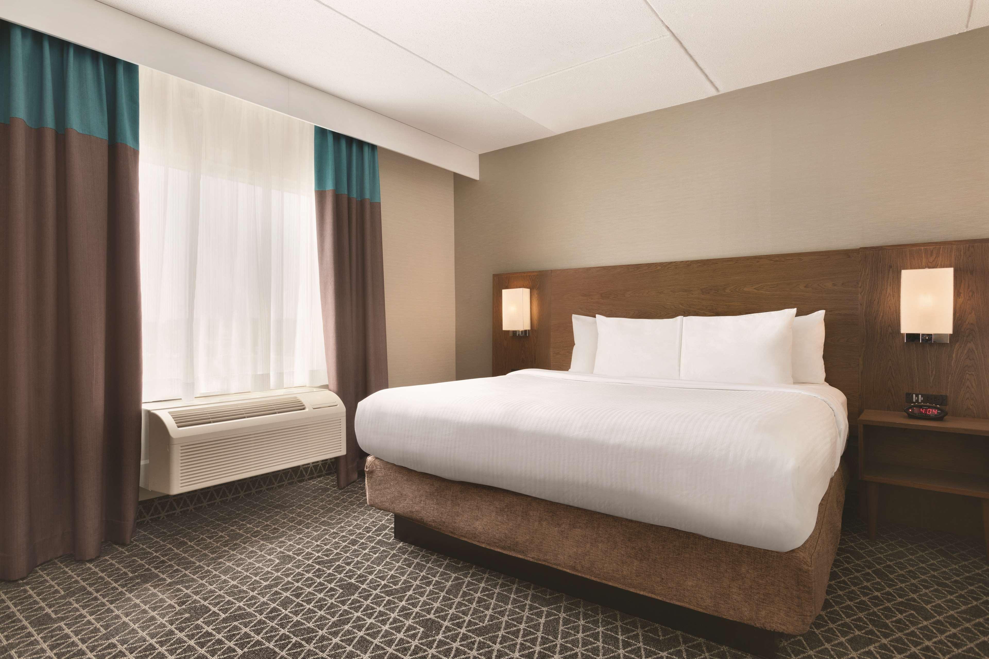 Park Inn By Radisson Brampton, On Екстериор снимка