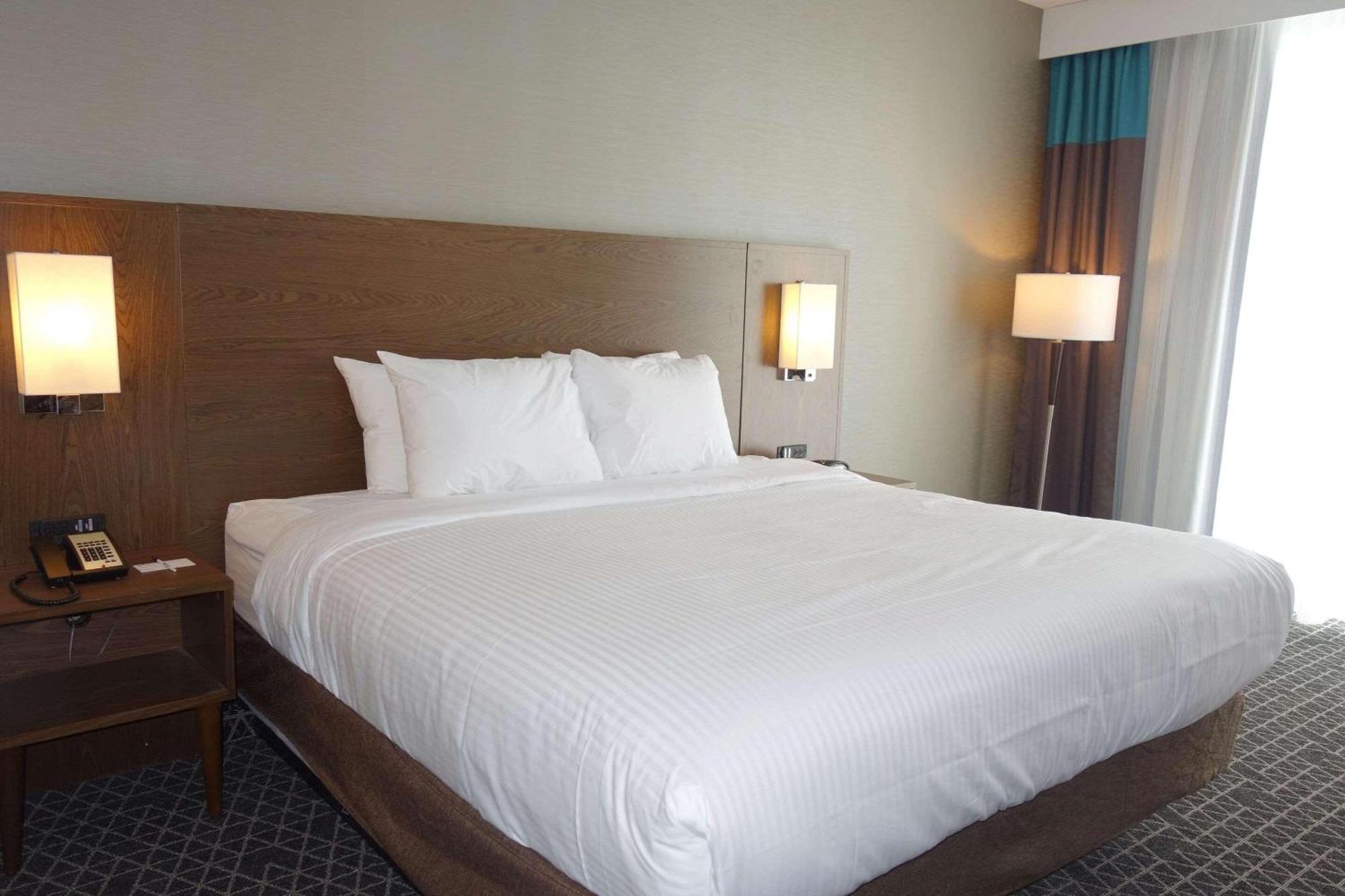 Park Inn By Radisson Brampton, On Екстериор снимка