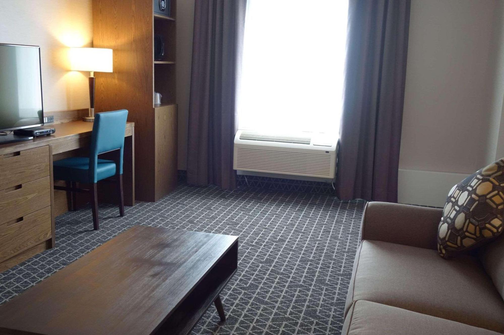 Park Inn By Radisson Brampton, On Екстериор снимка