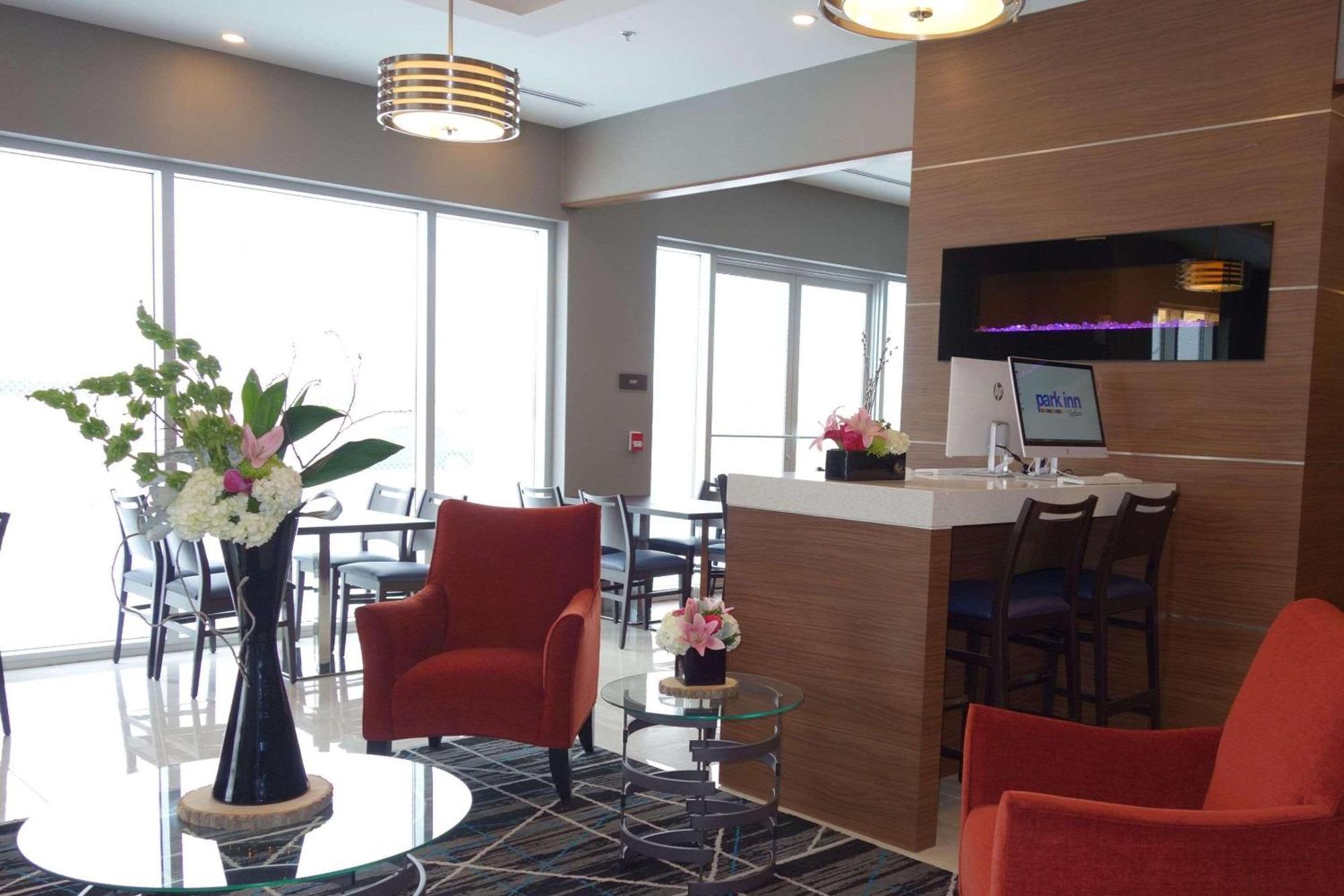 Park Inn By Radisson Brampton, On Екстериор снимка