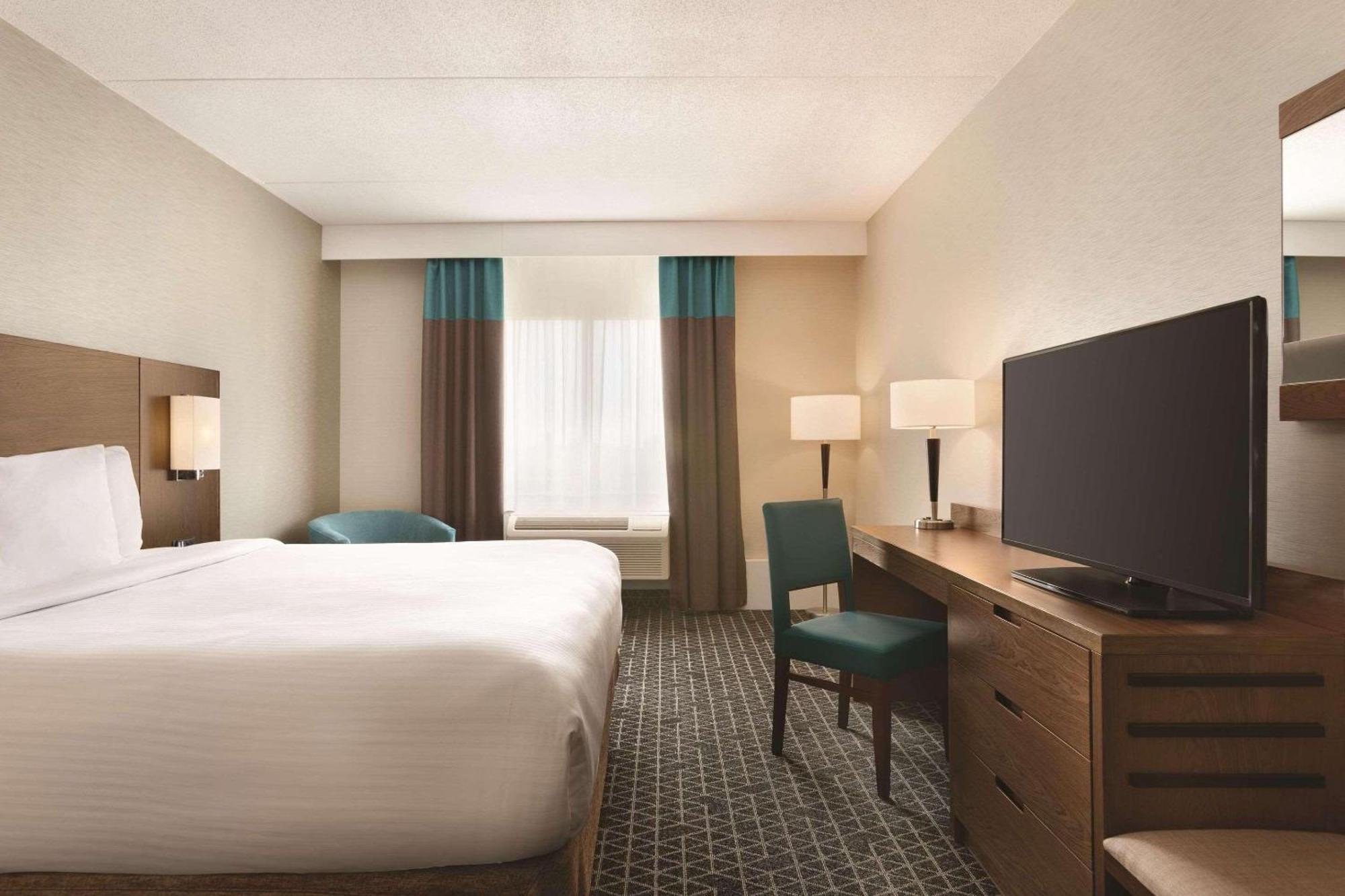 Park Inn By Radisson Brampton, On Екстериор снимка